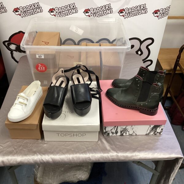 Mixed lot of ladies footwear including Moda and PE Louq shoes.