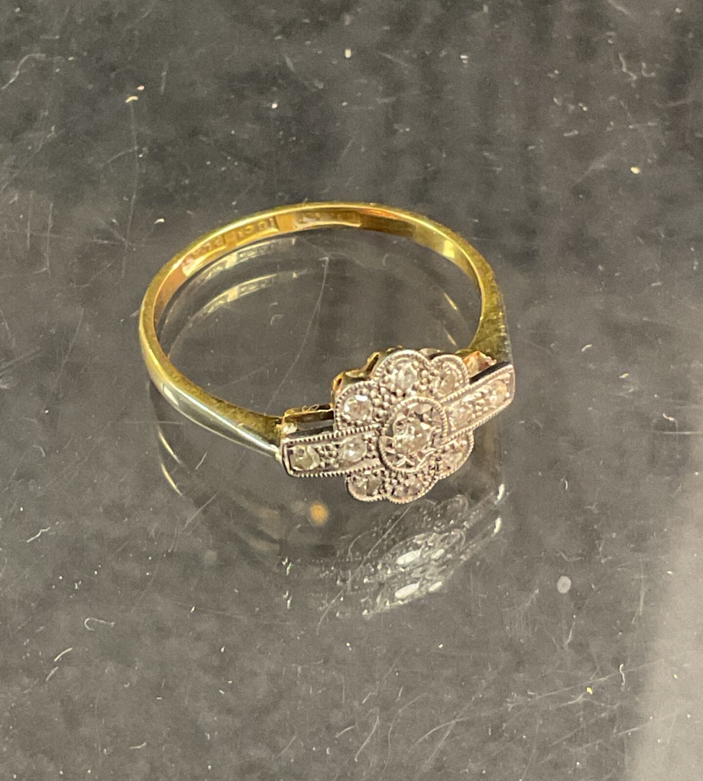 18ct Gold Platinum set 11 Diamond Ring Size Q 2.5g