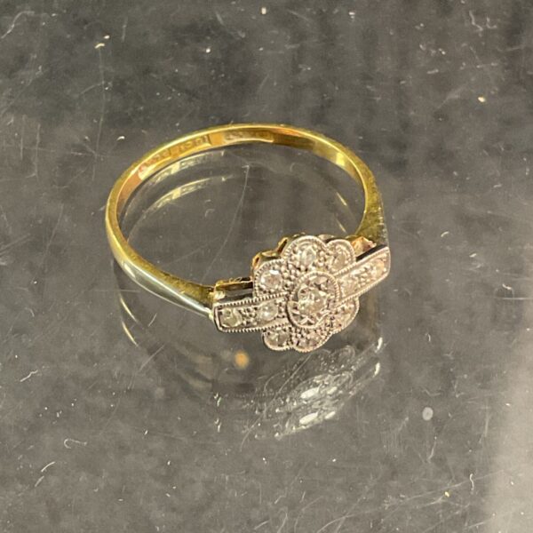 18ct Gold Platinum set 11 Diamond Ring Size Q 2.5g