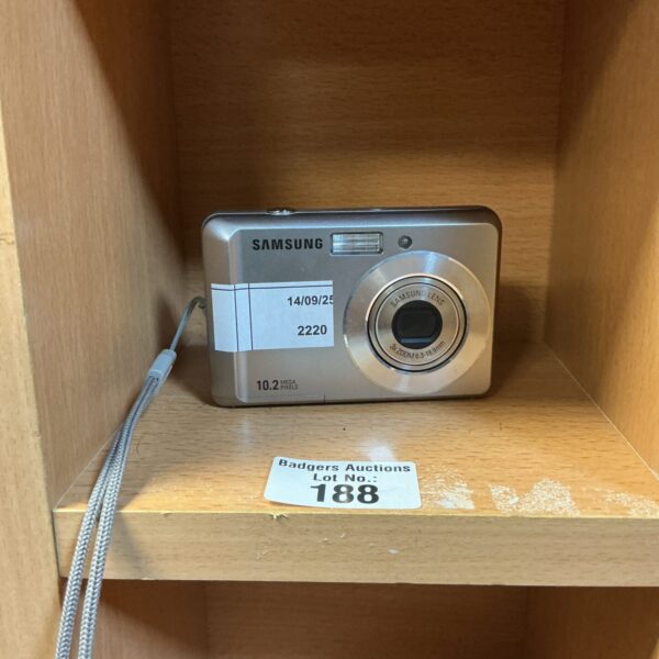 Samsung Intelligent LCD ES15 digital camera