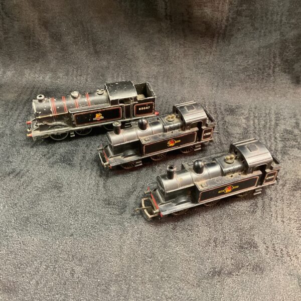 Triang OO gauge tank engines lot, vintage model railway collection.