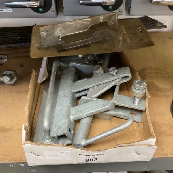 Galvanised garden gate hinges and brackets for outdoor use.