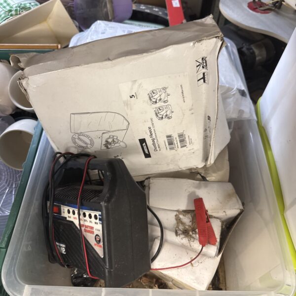 Mixed lot featuring a Fifth Gear 12v battery charger in a box.