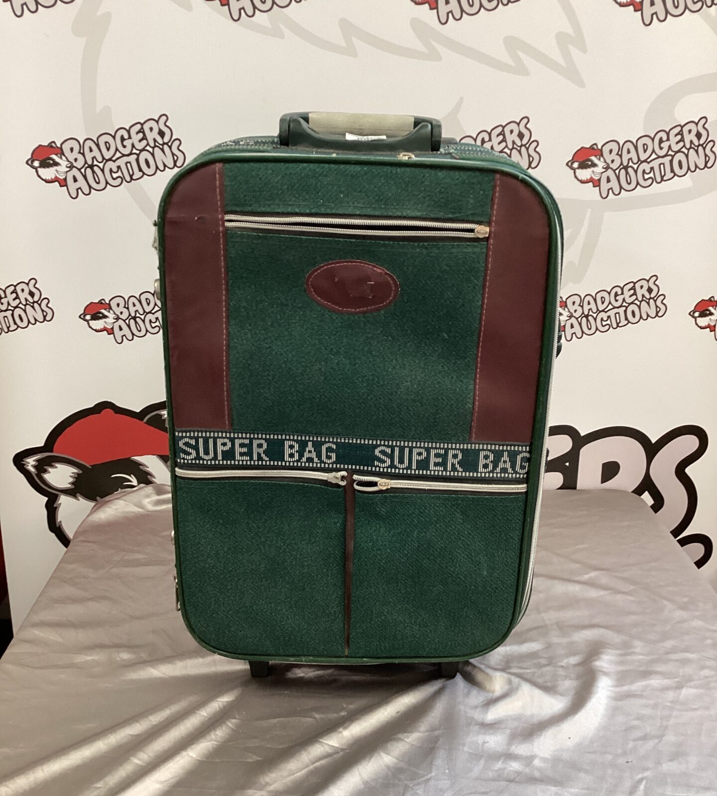 Superbag wheeled suitcase with extendable handle