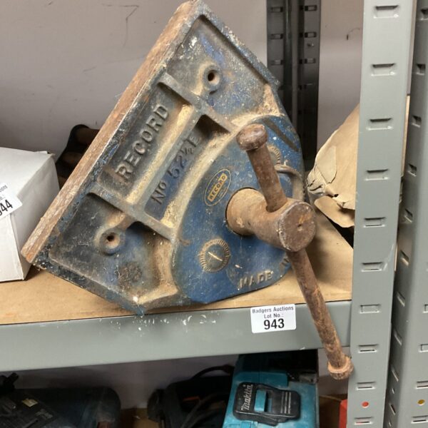 Large record no52 1/2 e bench vice