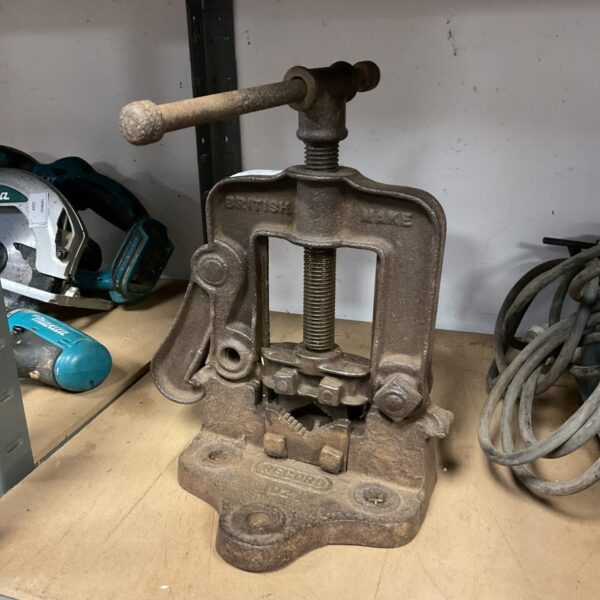 Vintage Record 921 hinged pipe vice for metalworking and pipe holding.