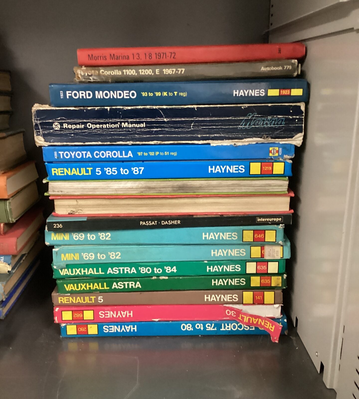 Collection of haynes manuals & other car manuals