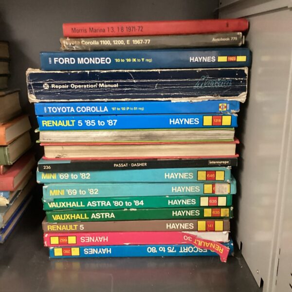 Collection of haynes manuals & other car manuals