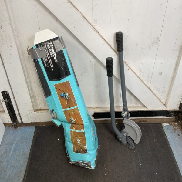 Wickes 15mm 22mm tube bender for plumbing and metalworking.
