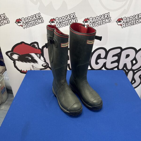 Pair of ladies hunter wellies size 5