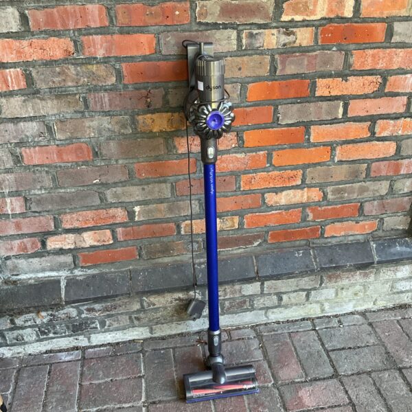 Dyson v6 fluffy+ cordless vacuum cleaner with charger working