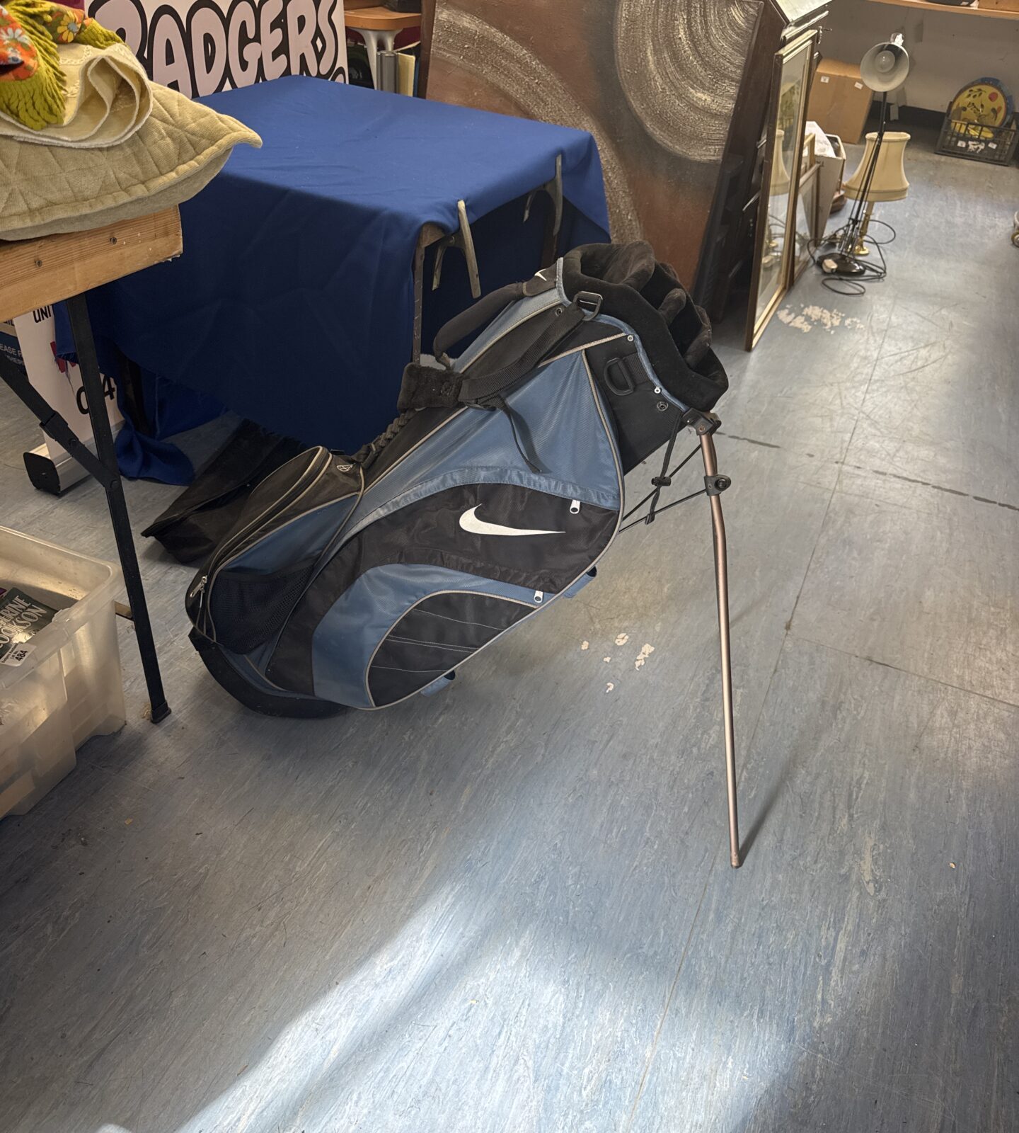 Nike golf stand bag - all zips intact etc