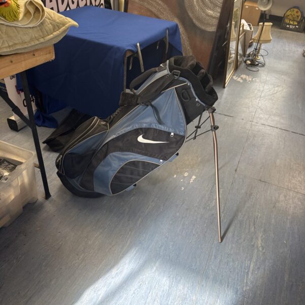 Nike golf stand bag - all zips intact etc