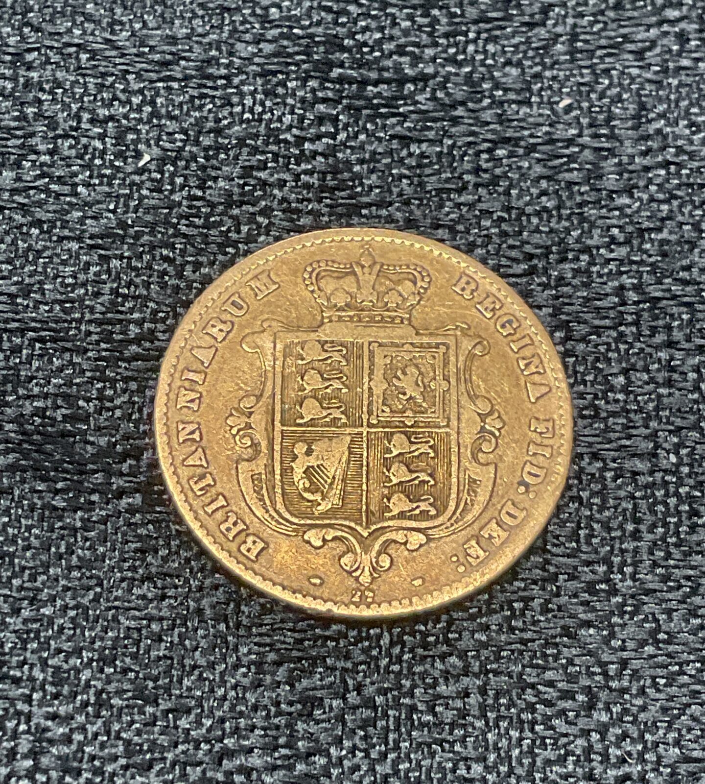 1864 Young Victoria head Gold Half Sovereign - Image 2