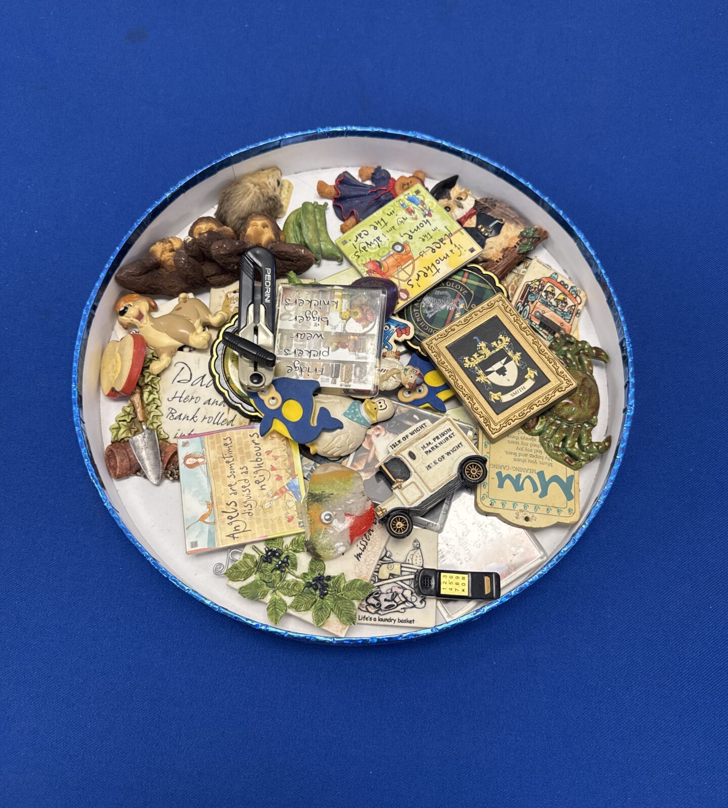 Tray of assorted fridge magnets