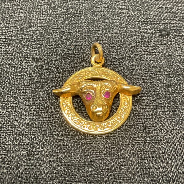9ct Gold R A O B Buffalo head pendant with Ruby eyes 4g