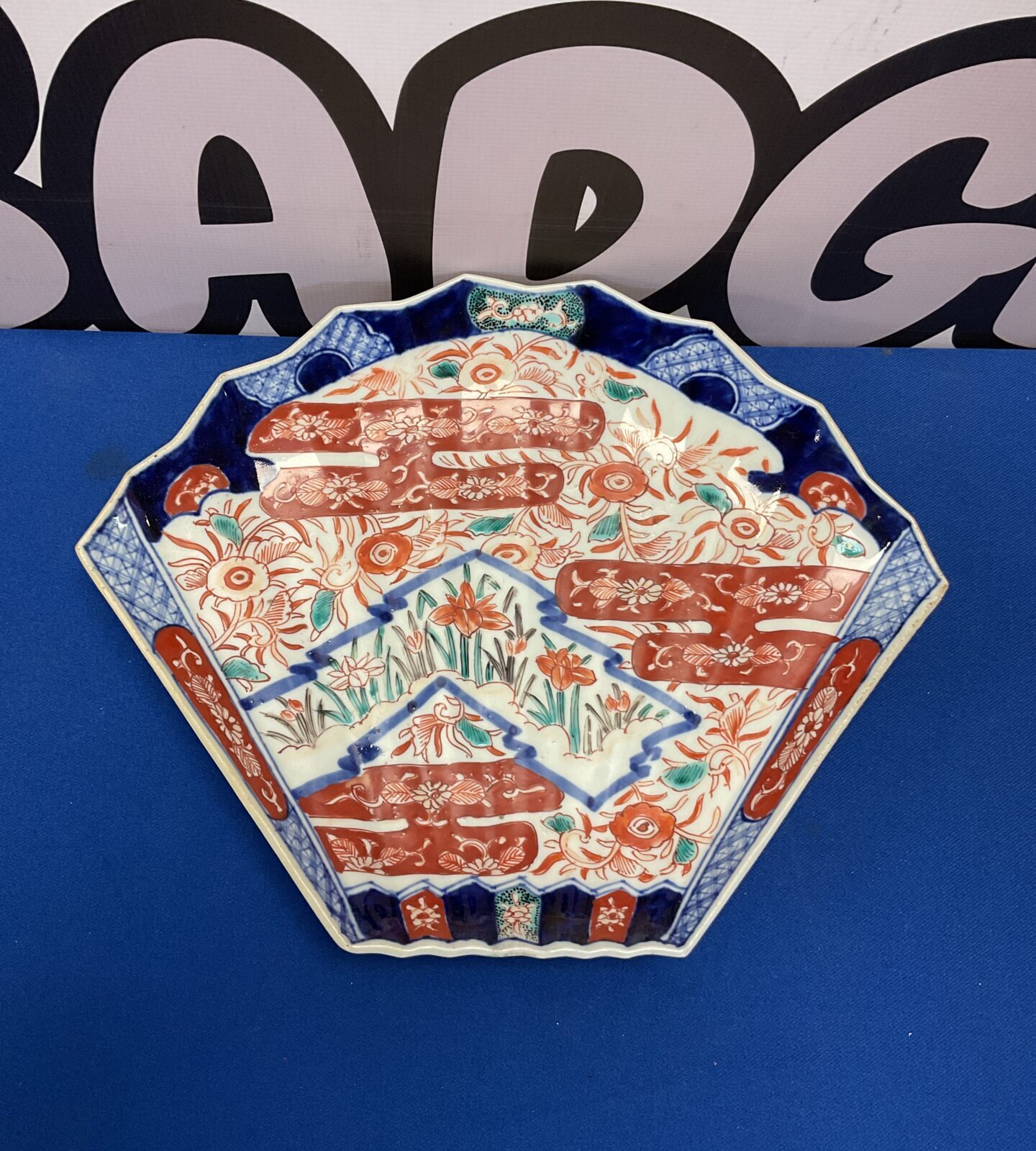 Victorian Japanese imari pattern fan plate
