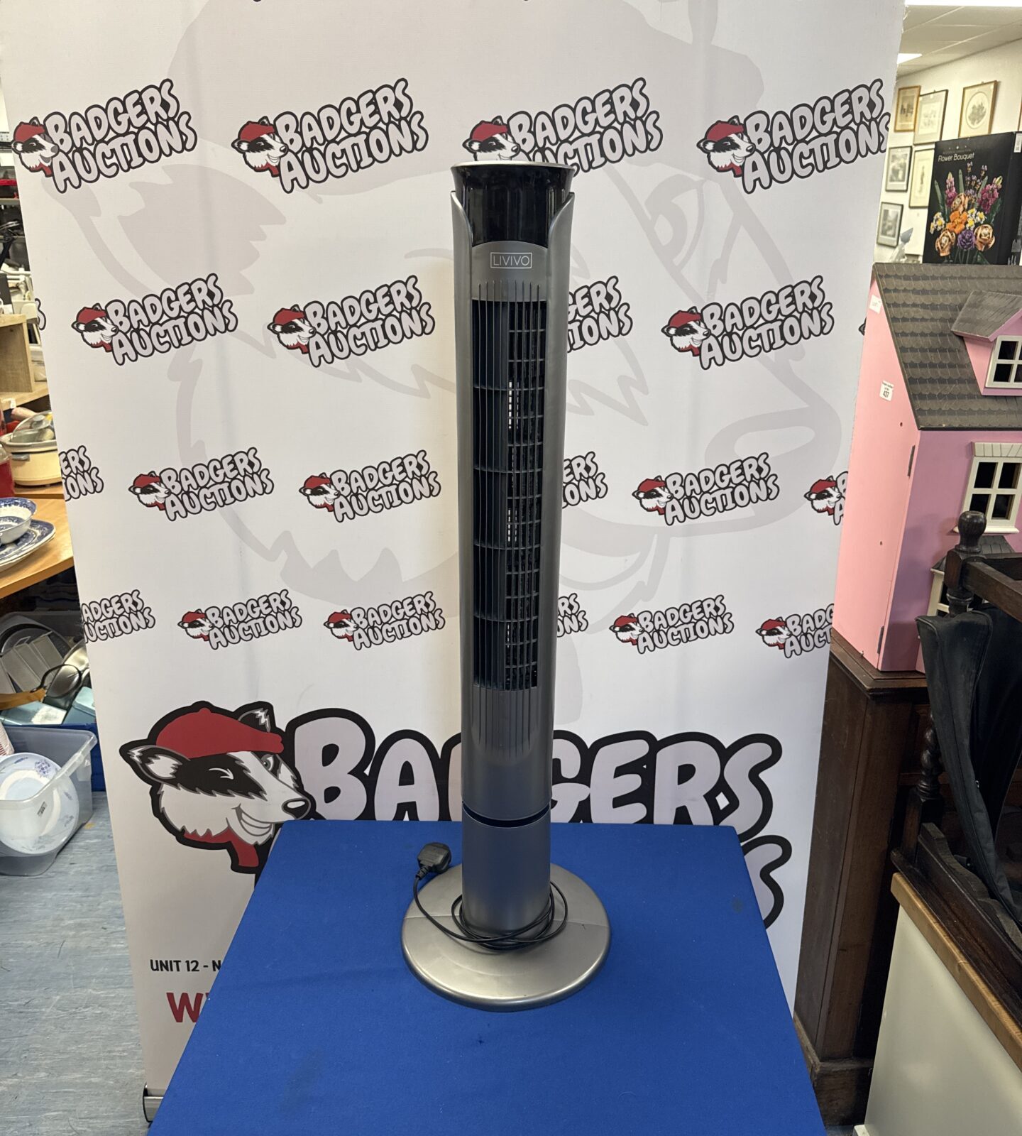 Livivo oscillating tower fan - working