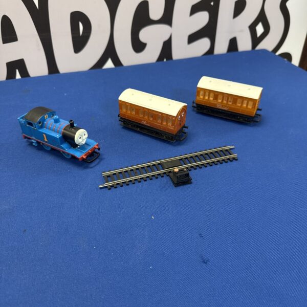 Hornby Thomas the tank engine with Annie & Clarabel carriages with length of track 00 gauge