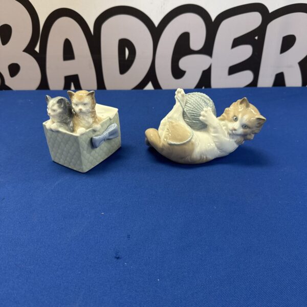 Two nao cat ornaments - good condition