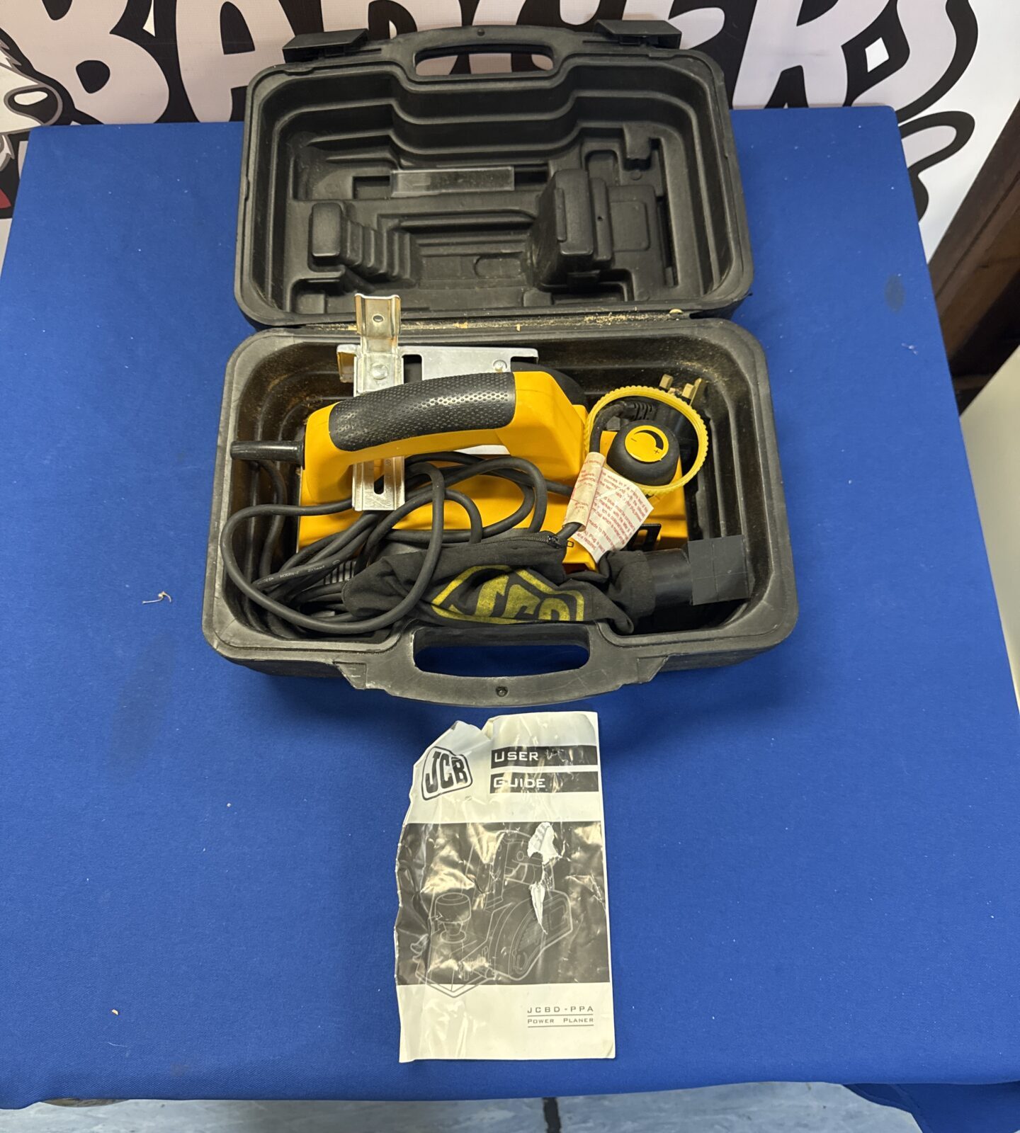 Jcb electric wood planer - working
