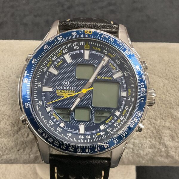Vintage Accurist Skymaster quartz wristwatch with rotating bezel.