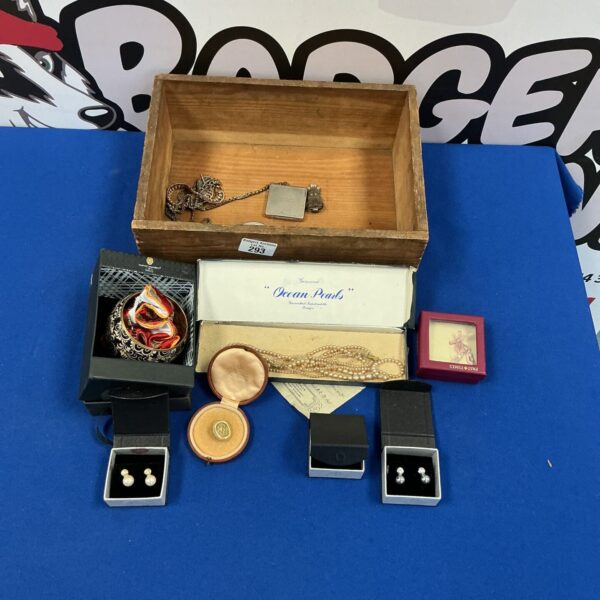 Mixed jewellery and accessories lot with new earrings inside a box.