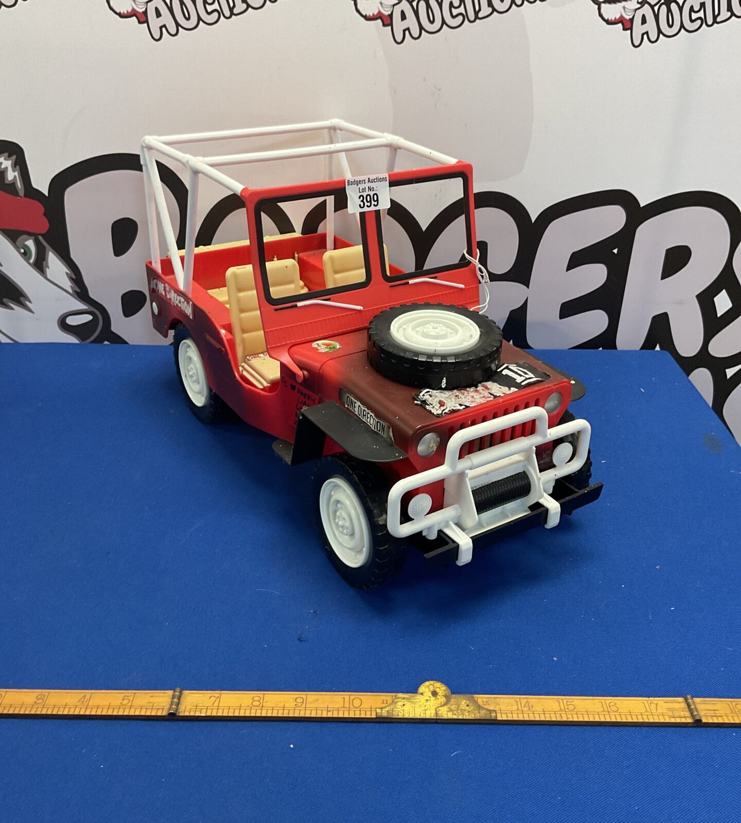 Large plastic one direction jeep