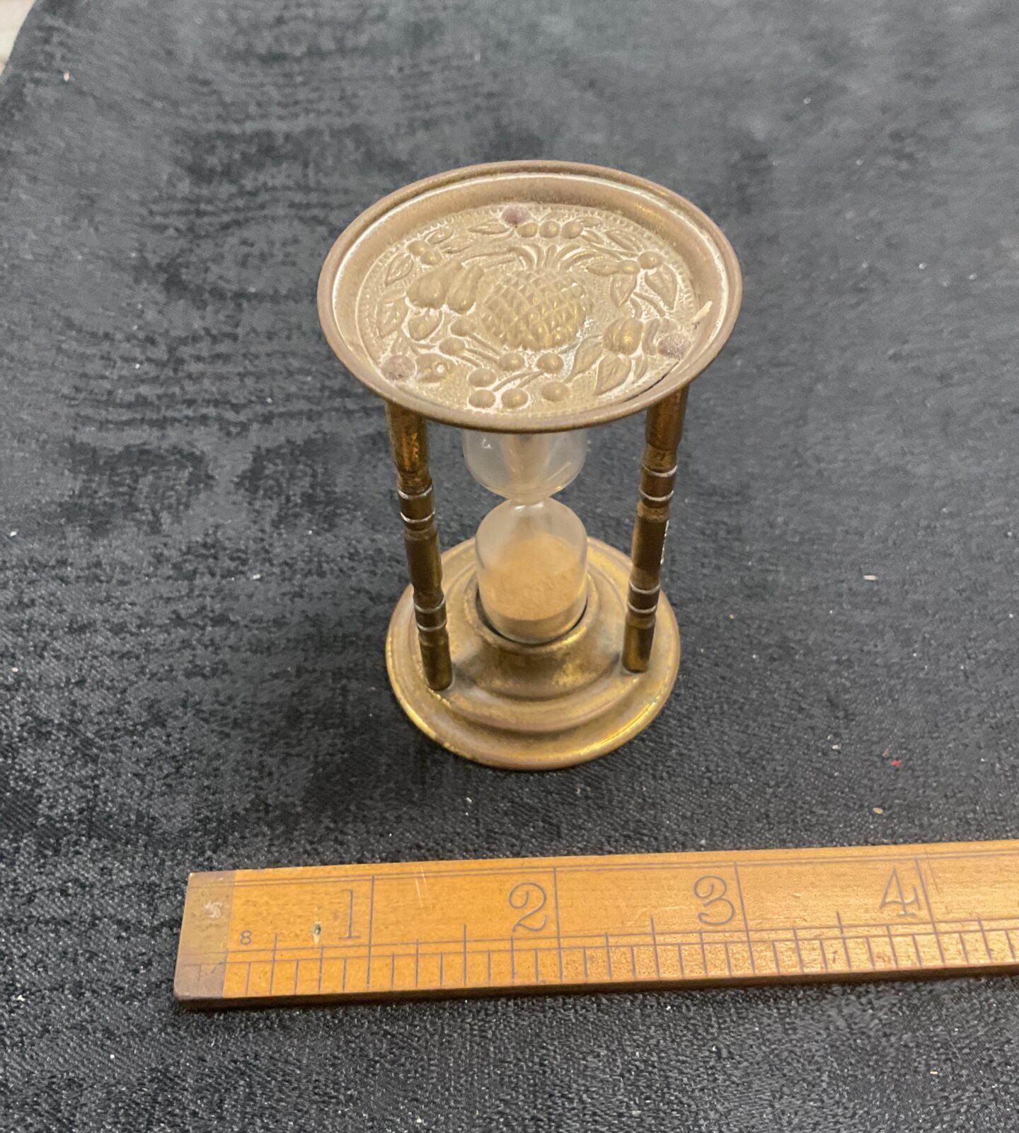Vintage 1930s brass sand hour glass with pineapple Decoration