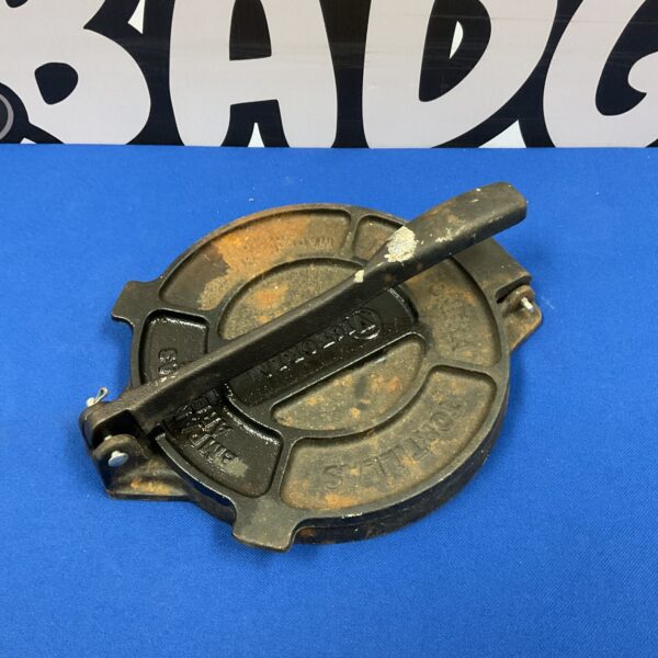 Cast iron victoria pataconera columbian tortilla press