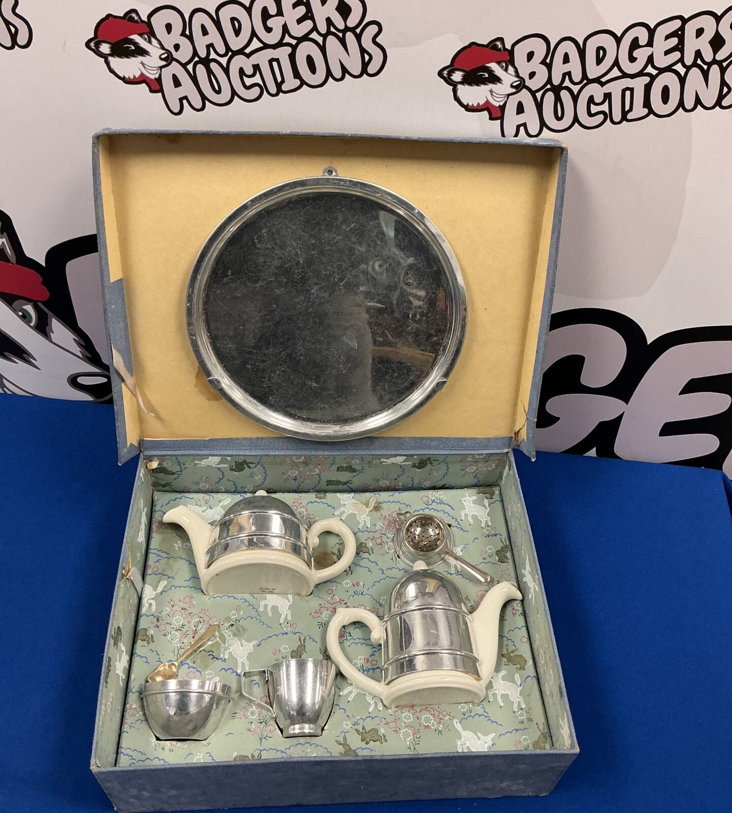 Vintage Kalvin KuPid tea set in presentation box