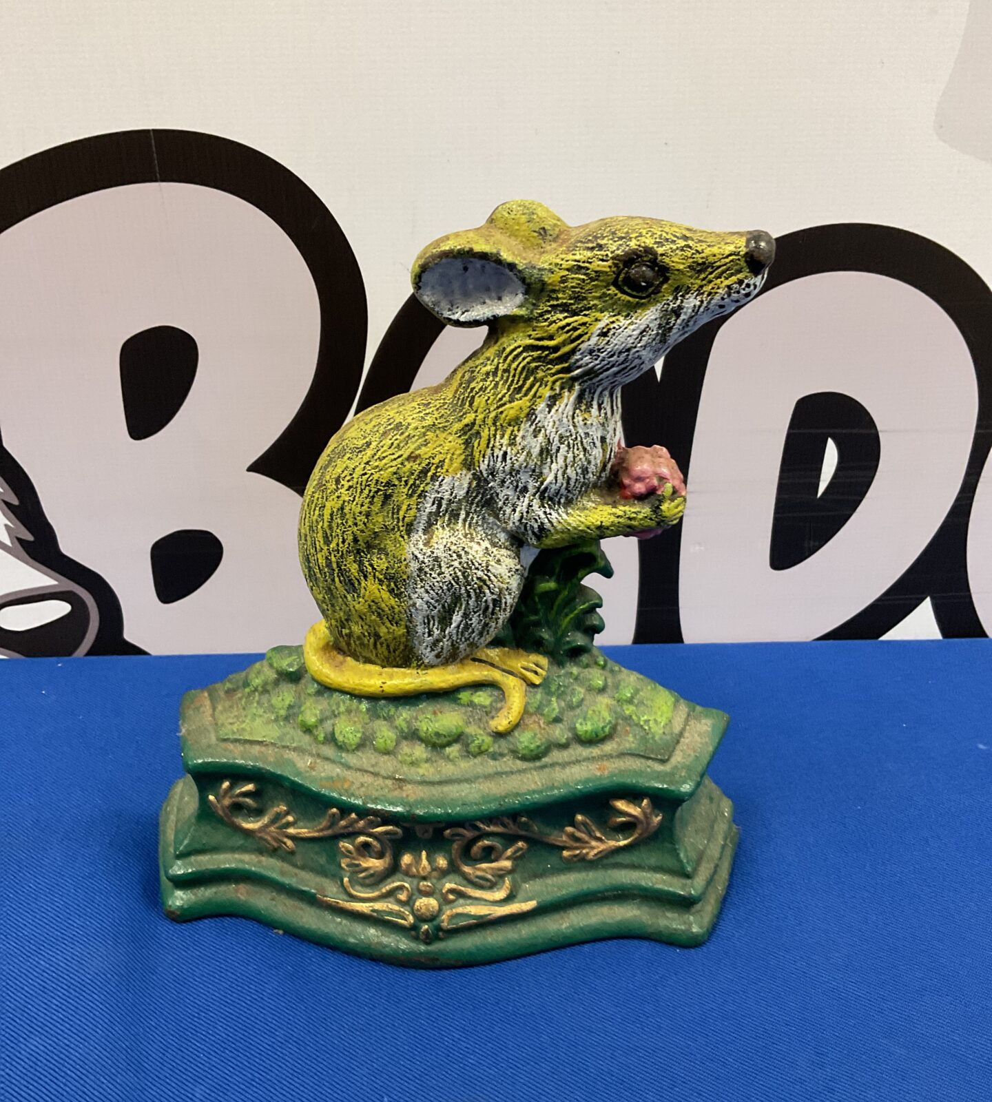 Cast iron field mouse doorstop