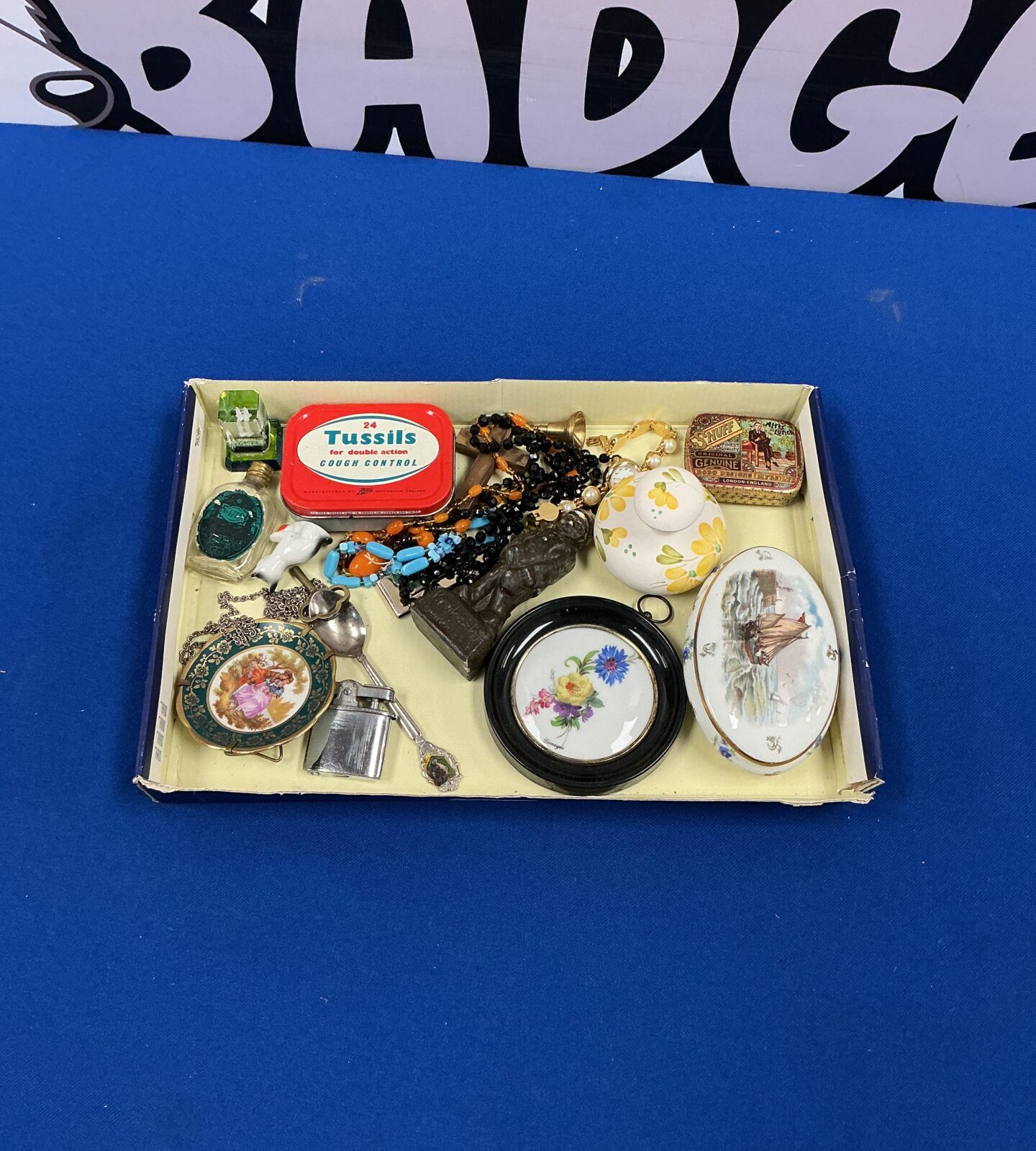 Tray of curious inc lighter