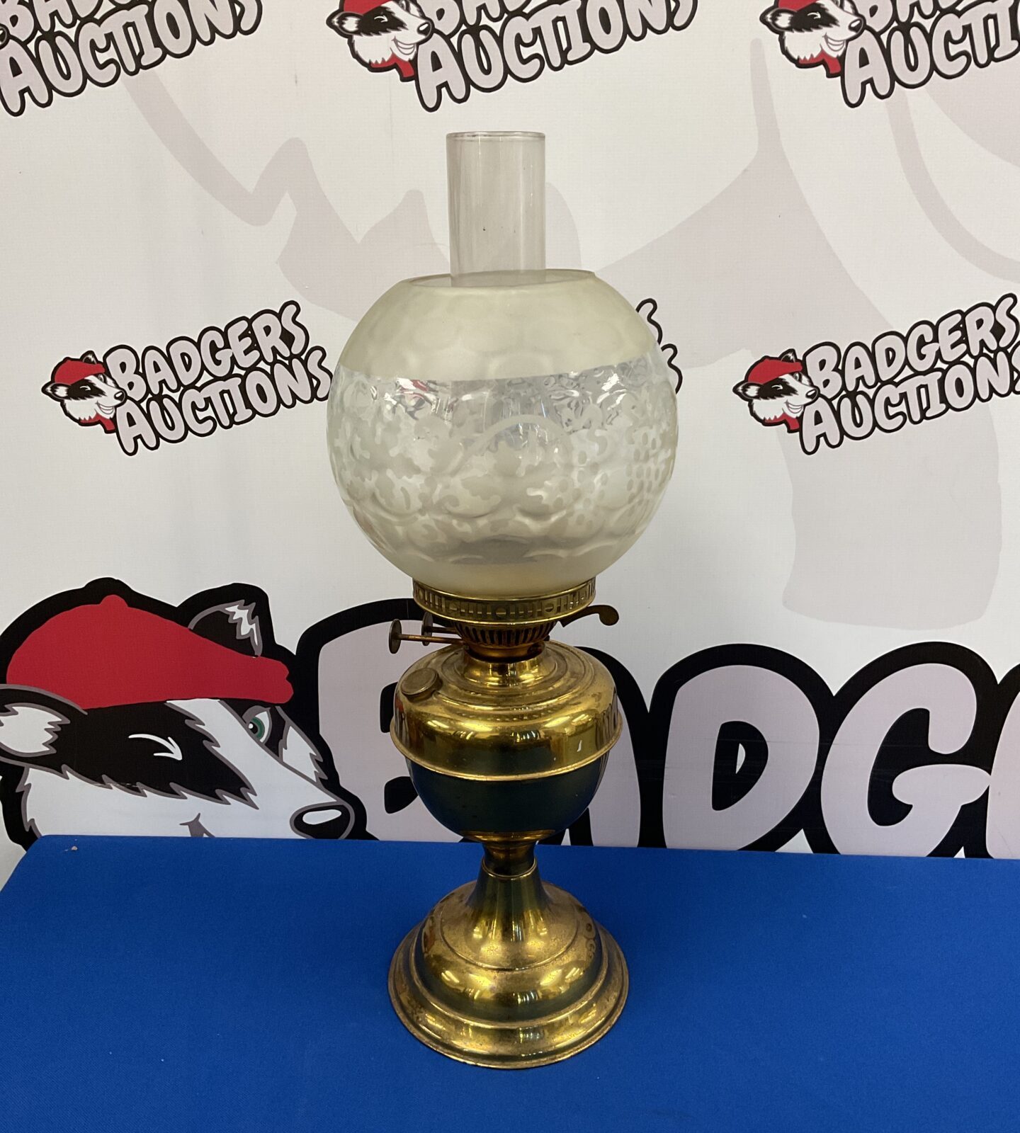 Vintage duplex brass paraffin lamp with chimney & snowflake pattern glass shade