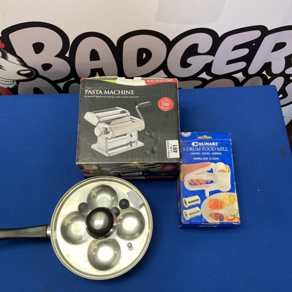 Kitchen set inc egg poaching, pasta machine and drum food mill