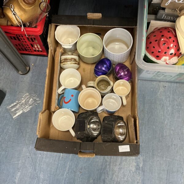 Tray of mixed items inc flower pots