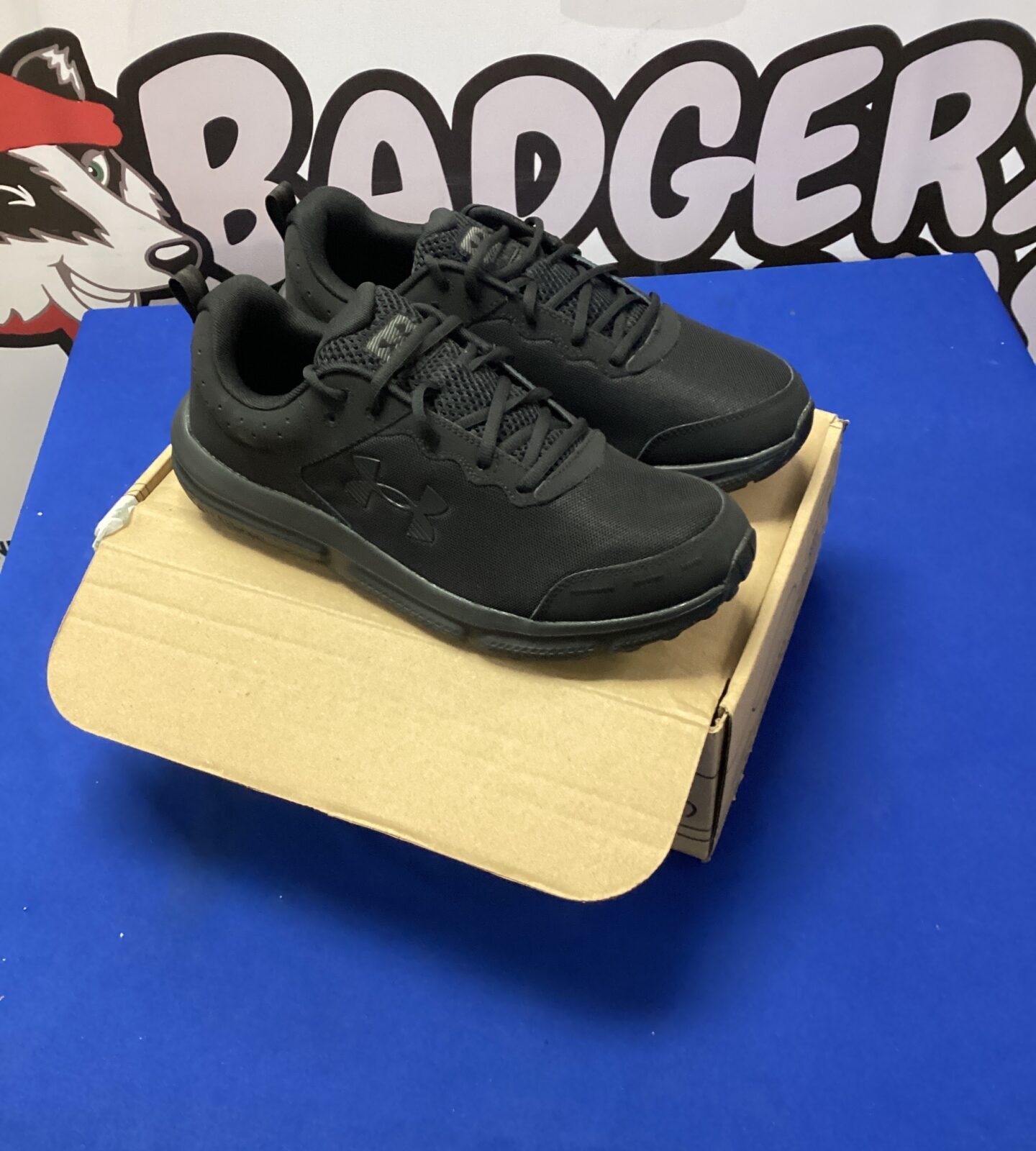 pair of size 12 under armour trainers new