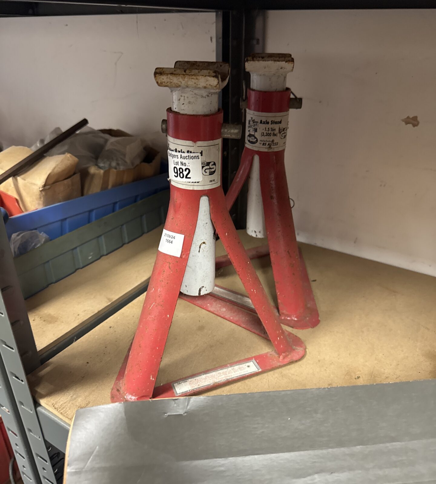 Two 1.5t axle stands