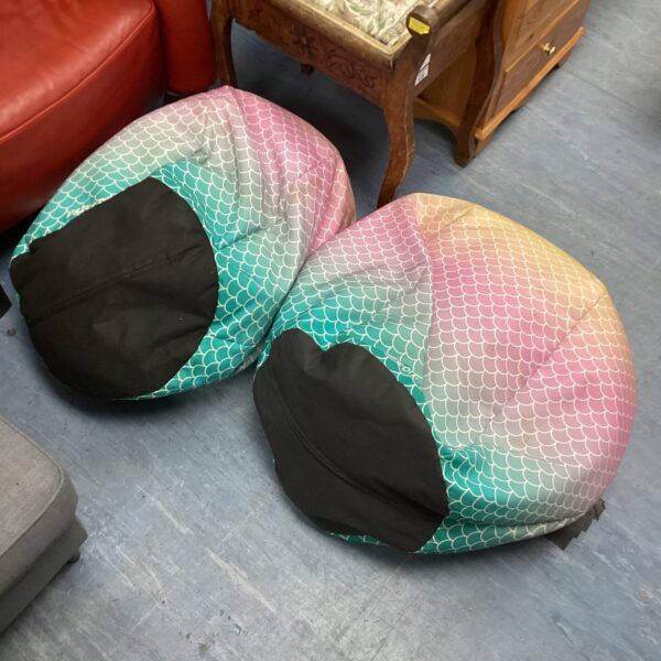 Two RUcomfy scale pattern beanbags