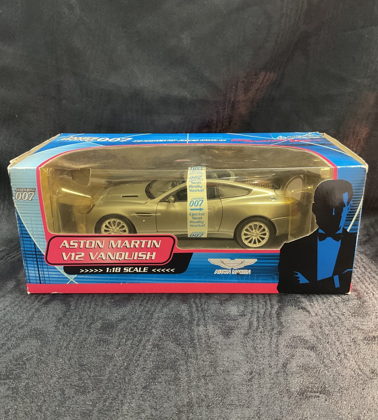 James Bond 007 Aston Martin V12 Vanquish 1/18 Scale