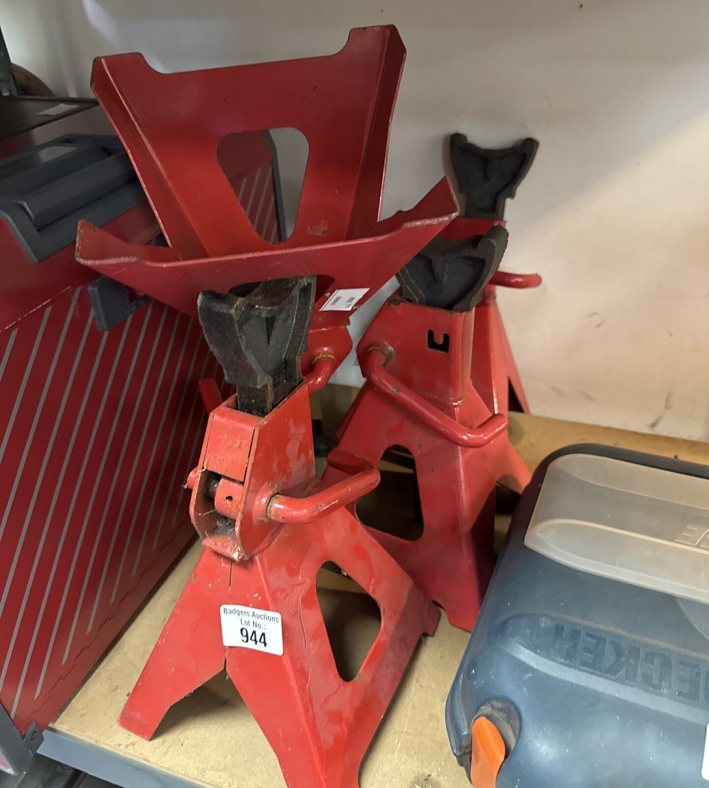 Four axle stands