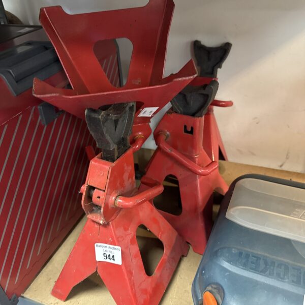 Four axle stands