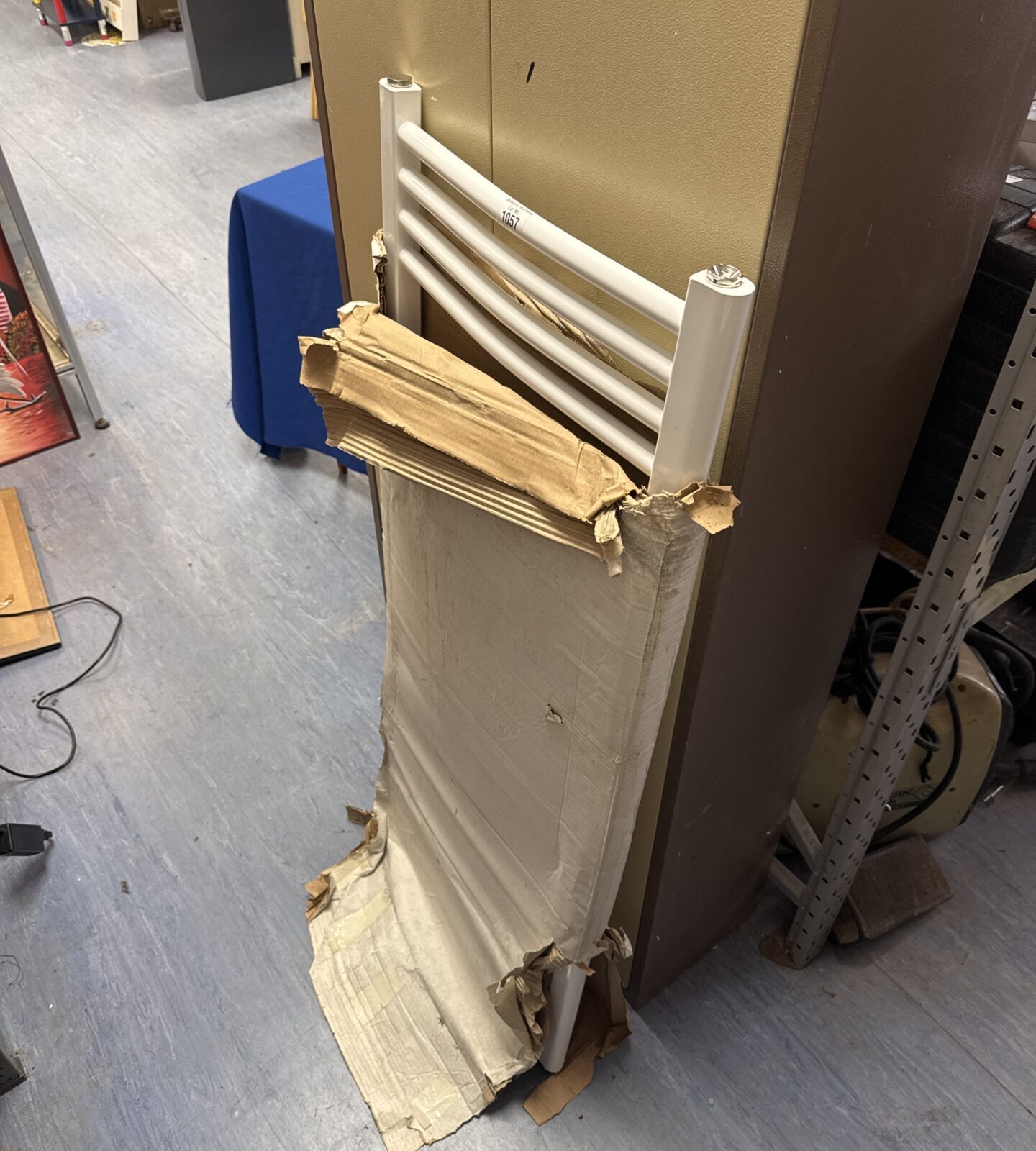 Wickes Curved White heated towel rail 1200 x 500mm – Badgers Auctions