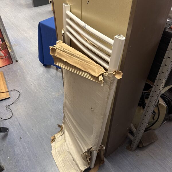 Wickes Curved White heated towel rail 1200 x 500mm