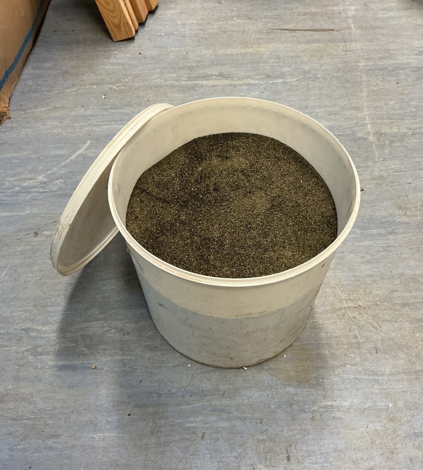 Top of shot blasting fine media