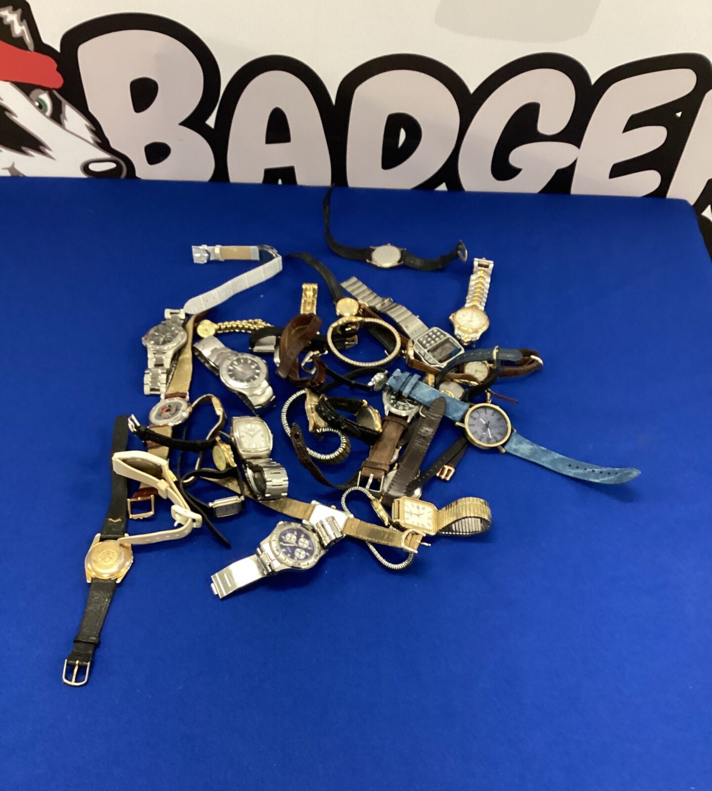 Large quantity of ladies and mens watches