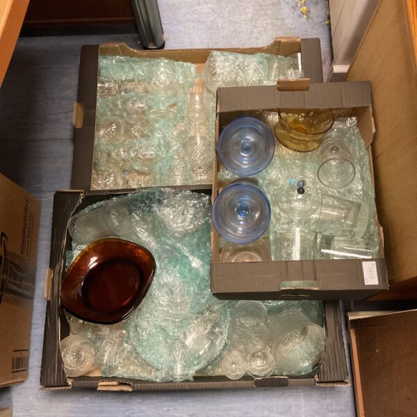 Mixed lot of crystal and glass drinkware including wine glasses.