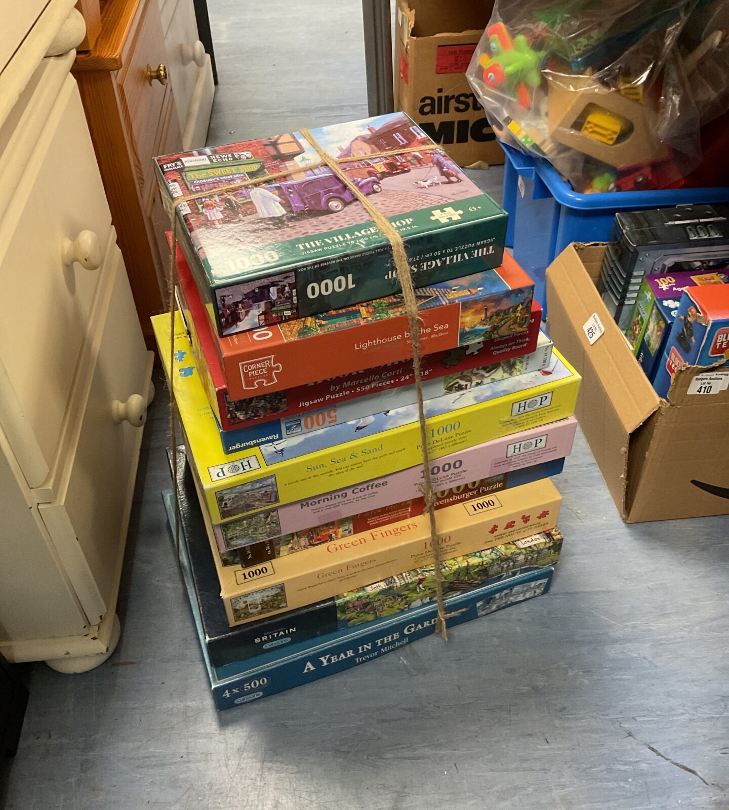 Lot of 10 jigsaw puzzles including gibsons & ravensburger