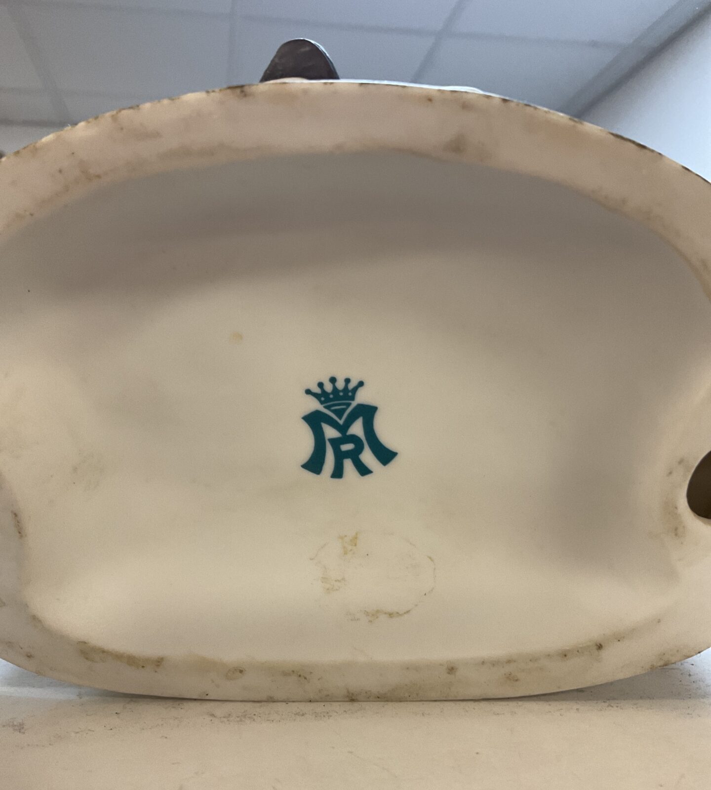 Bisque porcelain artist on bench marked MR on base - Image 2