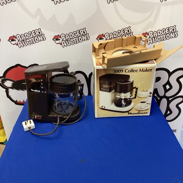 Vintage Moulinex 5009 coffee maker in black plastic.